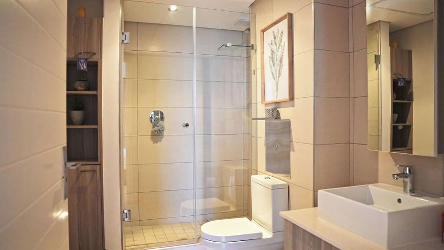 Bathroom 4, Luxurious 2-bedroom Apartment in Central Umhlanga, eThekwini
