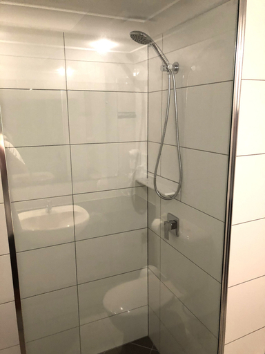 Bathroom 4, Waterfront Terraces, Cairns
