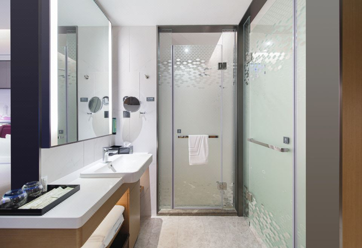 Bathroom 5, Hampton by Hilton Shenzhen Longhua Qinghu, Shenzhen