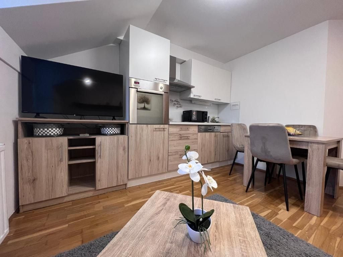 Dining 3, Alpine Forest Apartments, Radovljica