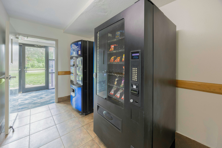 Food & Drinks 5, Red Roof Inn & Suites Middleborough, Plymouth