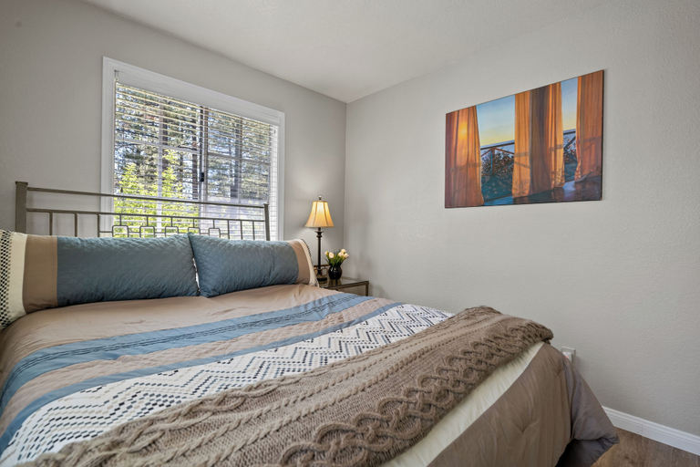 Bedroom 2, Apples Delight, San Bernardino