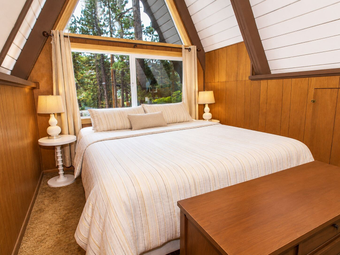 Bedroom 2, The Getaway, San Bernardino