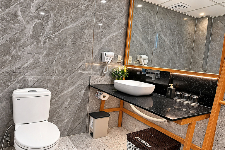 Bathroom 5, Sky Gem Hotel Ben Thanh, Ho Chi Minh City