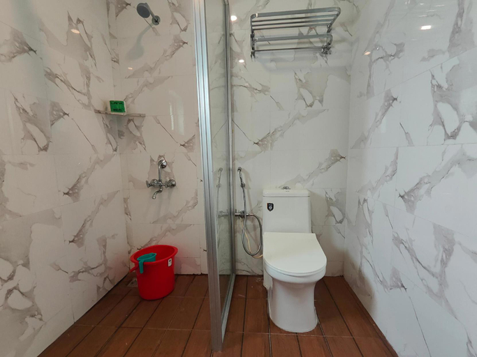 Bathroom 3, Hotel Comfort Kanchipuram, Kancheepuram