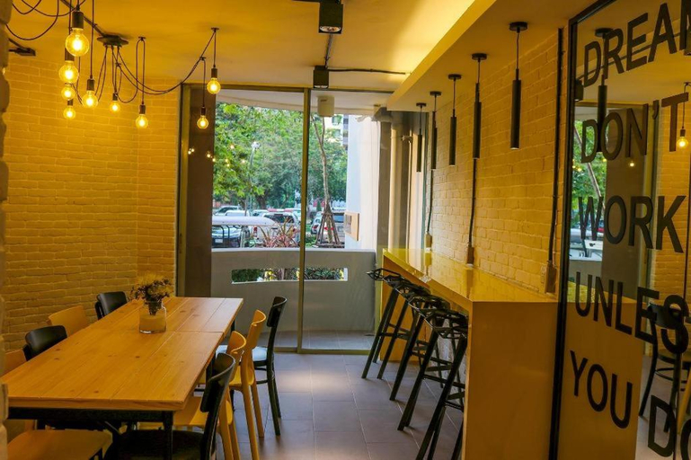 Food & Drinks, Dluxx Thammasat, Khlong Luang