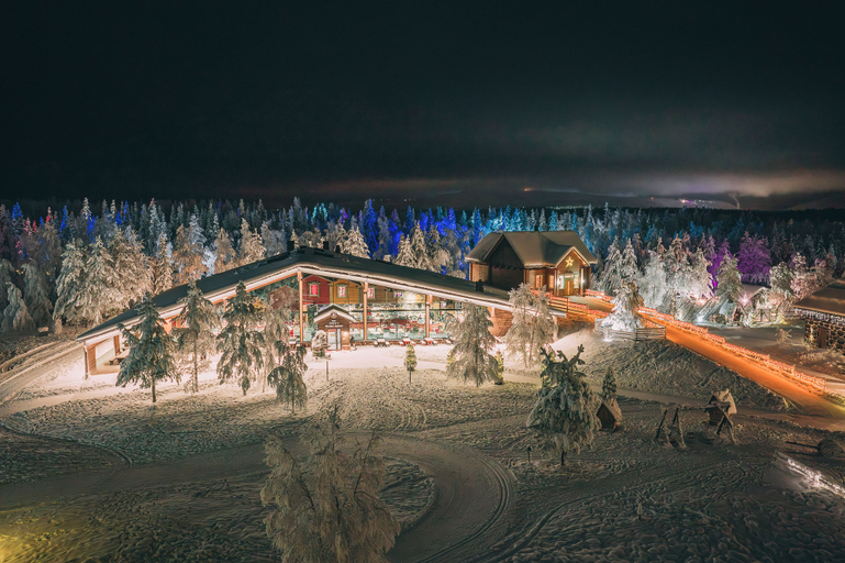 Sport & Beauty, Aurora Pyramid Glass Igloos, Lapland
