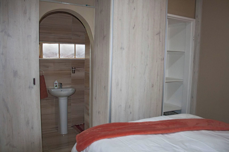 Room 2, Solar Powered Home With Running Water Always, Ekurhuleni