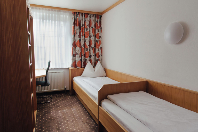 Bedroom 4, Hotel Drei Kreuz, Salzburg