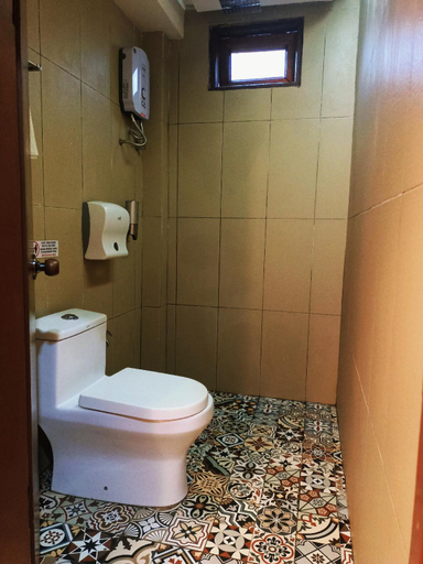 Bathroom 4, Anggun Lodge Private Room with Sharing Bathroom, Semporna