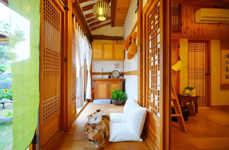 Bedroom, jeonjuhanog baggane - halinteugga, hanogmaeul jungsim, hanboghalin, Jeonju