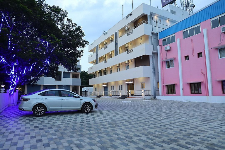 Exterior & Views