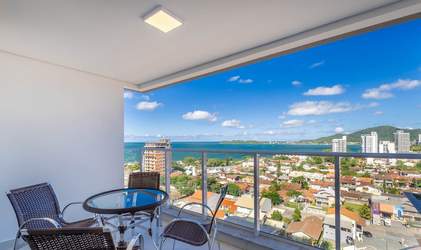 Outdoor dining 3, Apt in Condo w/ Pool and Sea View - Bhc1206, Penha