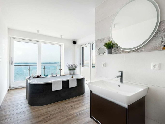Bathroom 2, Holiday Apartment With 1 Bedroom, Schleswig-Flensburg