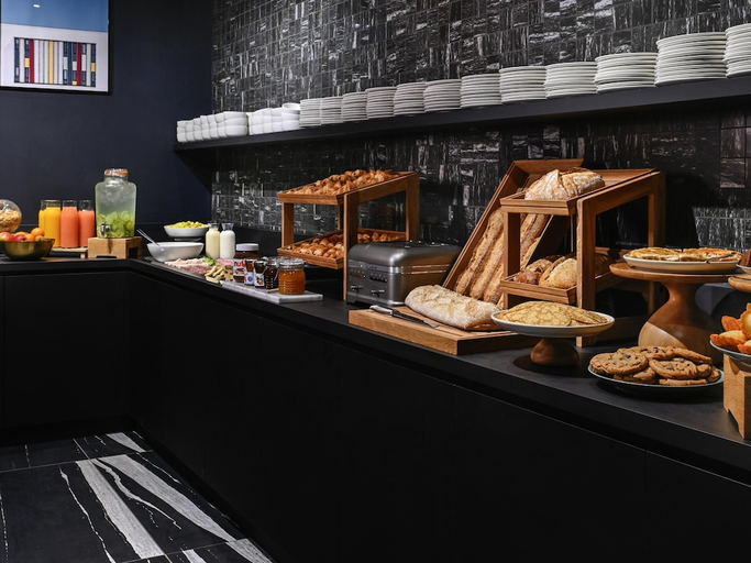 Food & Drinks 5, Tribe Paris La Defense Esplanade, Hauts-de-Seine