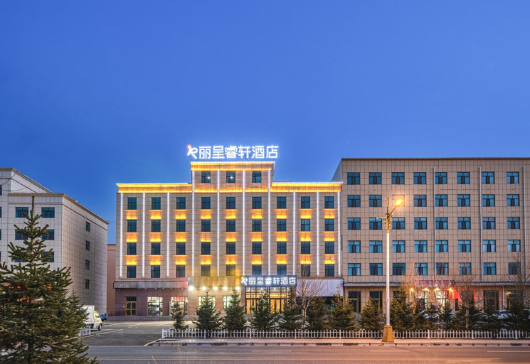Exterior & Views