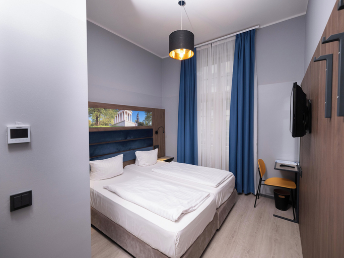Bedroom 3, Smart Stay Hotel Station, München