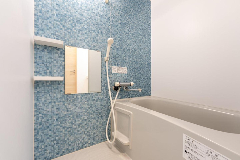 Bathroom 3, Ferio Kamata II, Ōta