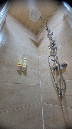 Bathroom 5, Happy House, Faro