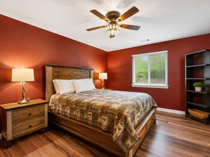 Bedroom 4, Golden Bear, San Bernardino