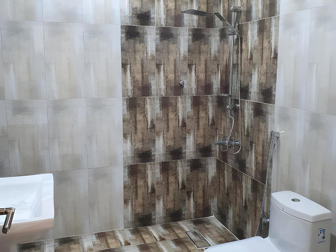 Bathroom 4, Golden Gewan Hotel