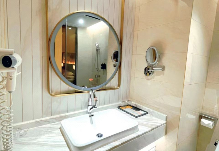 Bathroom 3, Vienna Hotel (Chashan High-speed Railway Station), Dongguan