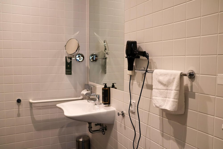 Bathroom 3, MOA Berlin, Berlin