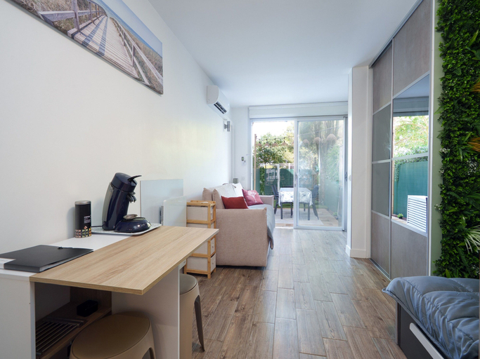 Dining 3, Beach Stay With Private Garden, Hérault