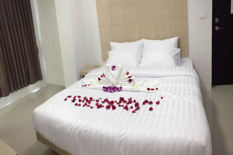 Room 5, Nava Grand Hotel, Thanyaburi