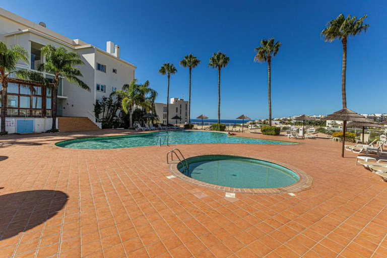 Room 5, Porto de M s Retreat Sea View Pool Gym, Lagos