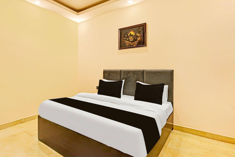 Room 5, Classic Charmwood Inn, Faridabad