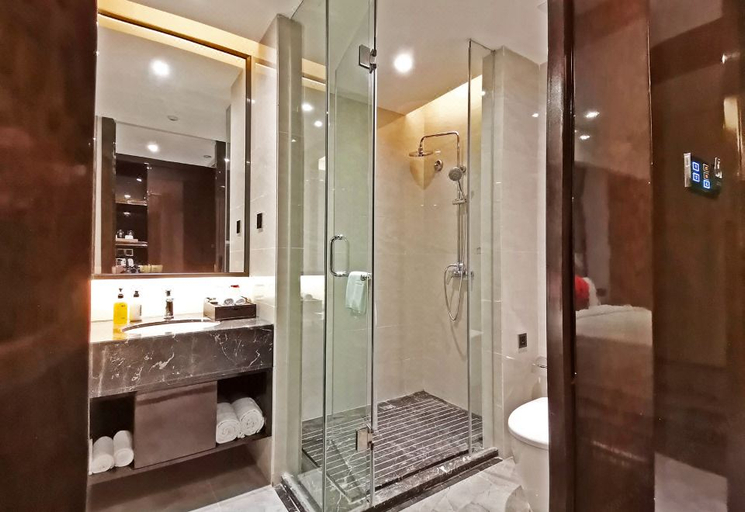 Bathroom 3, Paco Hotel (Guangzhou Baiyun Jiahe Wanggang Metro Station), Guangzhou