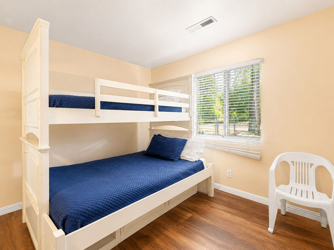 Bedroom 3, Golden Bear, San Bernardino