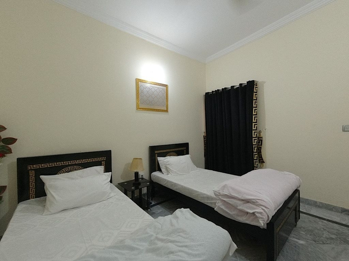 Room 4, Room-cozy Guest Room in Rawalpindi - Per, Islamabad