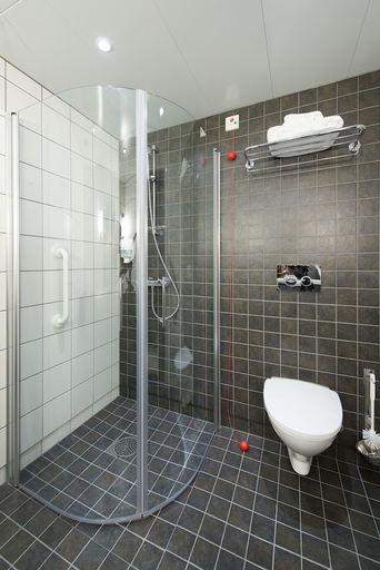 Bathroom 3, Pingvinhotellet UNN Tromsø, Tromsø