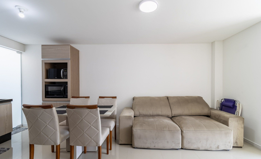 Living area 2, Apt w Balcony in a Privileg Location in BC Bfh0101, Balneário Arroio do Silva