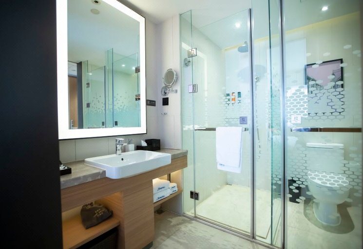 Bathroom 3, Hampton by Hilton Taiyuan Jinyang, Taiyuan
