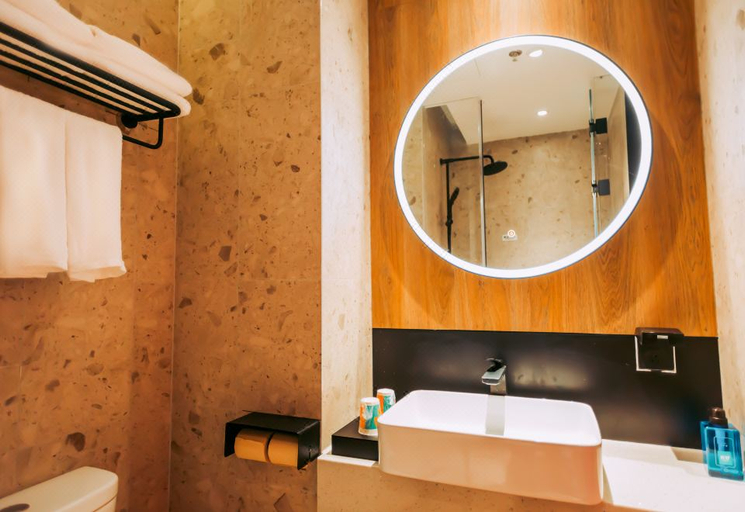 Bathroom 3, Xingyi Hotel (Beijing Temple of Heaven Dongmen Subway Station), Beijing