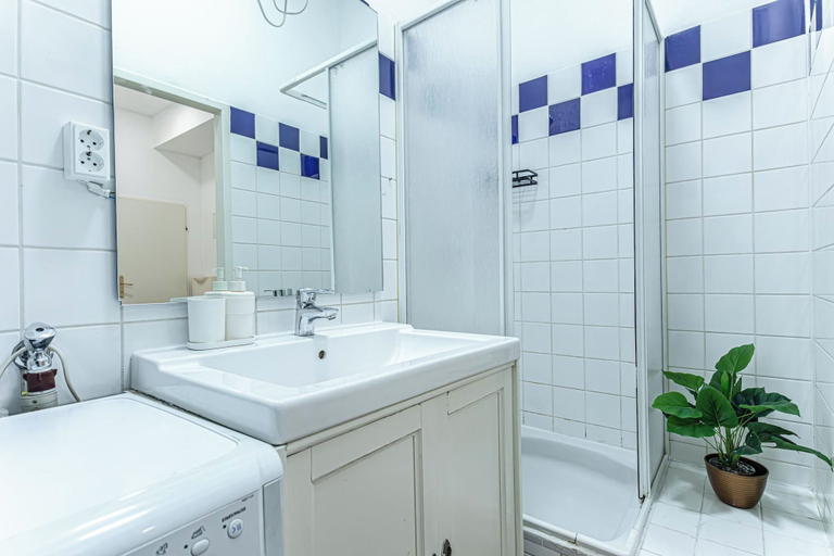 Bathroom, Value 2BR Apt Central City Location, Wien