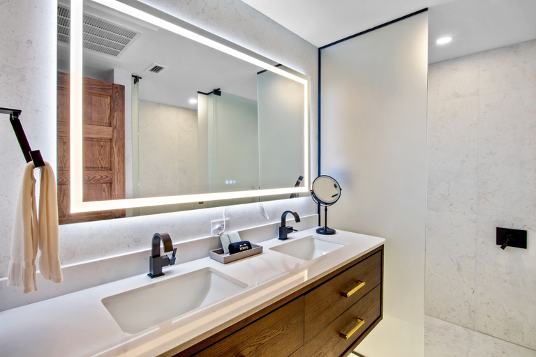 Bathroom 5, Bali Hai Beachfront Resort and Spa, Manatee