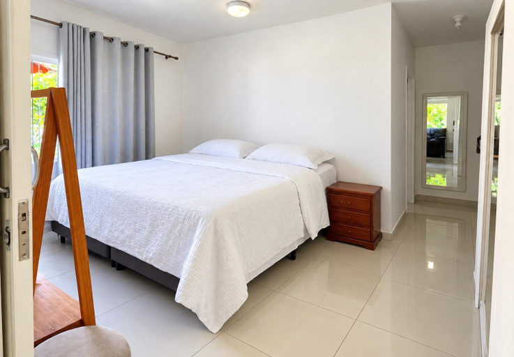 Bedroom, Refugio do Bosque, Penha