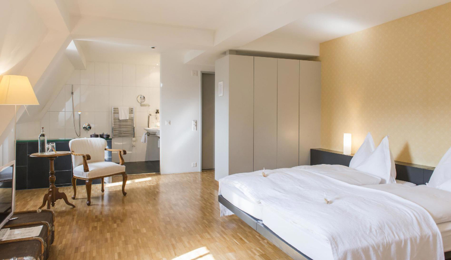 Bedroom 2, Schloss Muenchenwiler, Laupen