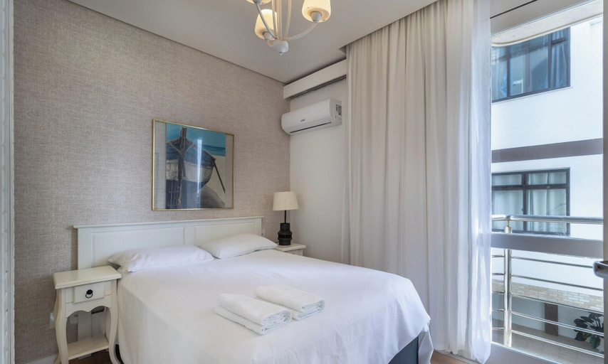 Room 2, Excellent Beachfront apt With Barbecue Ida101, Florianopolis