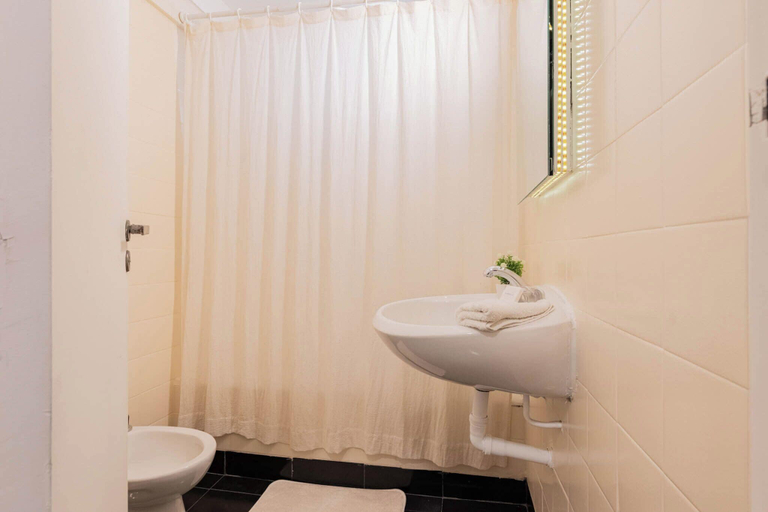Bathroom, MOT Borges 2200, Distrito Federal