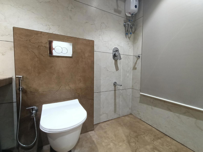 Bathroom 3, Hotel Saffron Inn Thane West, Thane