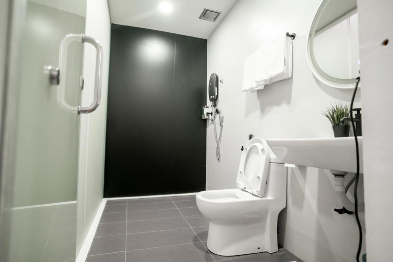 Bathroom 3, Norvinton Hotel, Batu Pahat
