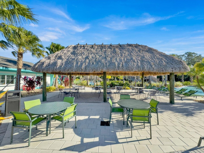 Outdoor dining 2, 5BR Storey Lake Home, Sleeps 13, Osceola