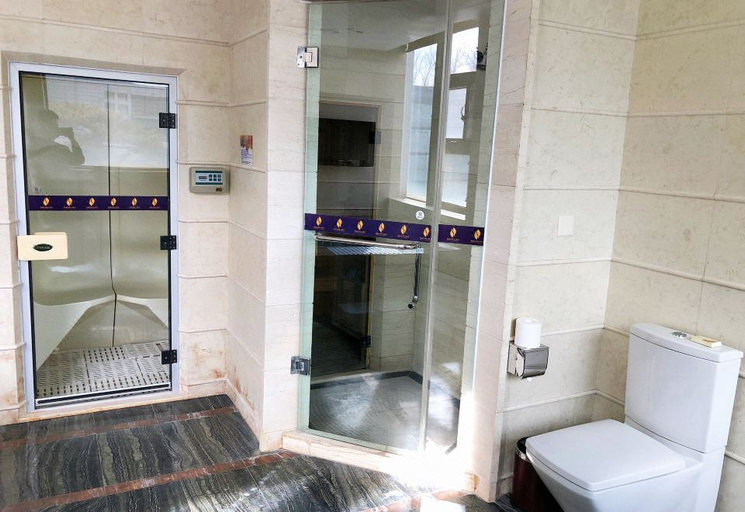 Bathroom 4, Heyuan Royal Garden Hotel, Beijing