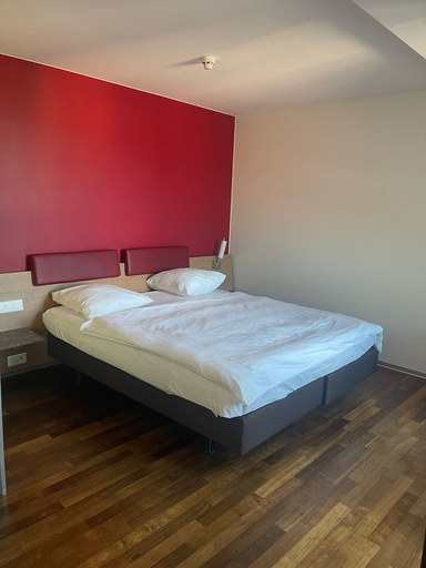 Bedroom 2, Swiss Star Irchel, Zürich