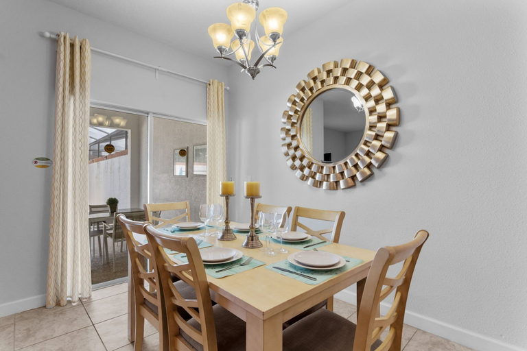 Dining 4, Storey Lake 4BR Townhome - 10 min to Disney, Osceola